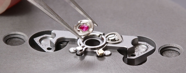 The ABCs of Time – The History and Evolution of Shock Resistance in Watches
